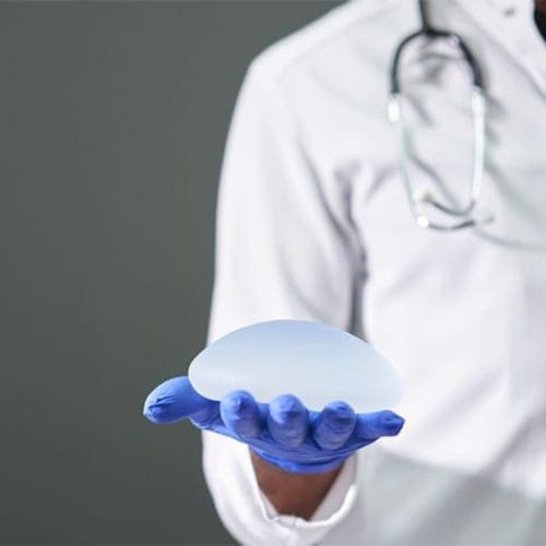 retrait implants mammaires augmentation mammaire seins dr jerry levy chirurgien esthetique specialiste chirurgie mammaire paris