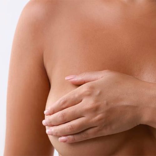augmentation mammaire mia seins poitrine dr jerry levy chirurgien esthetique specialiste chirurgie mammaire paris