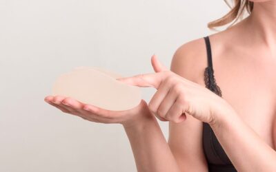 Retrait implant mammaire et lifting : avis d’un chirurgien mammaire à Paris